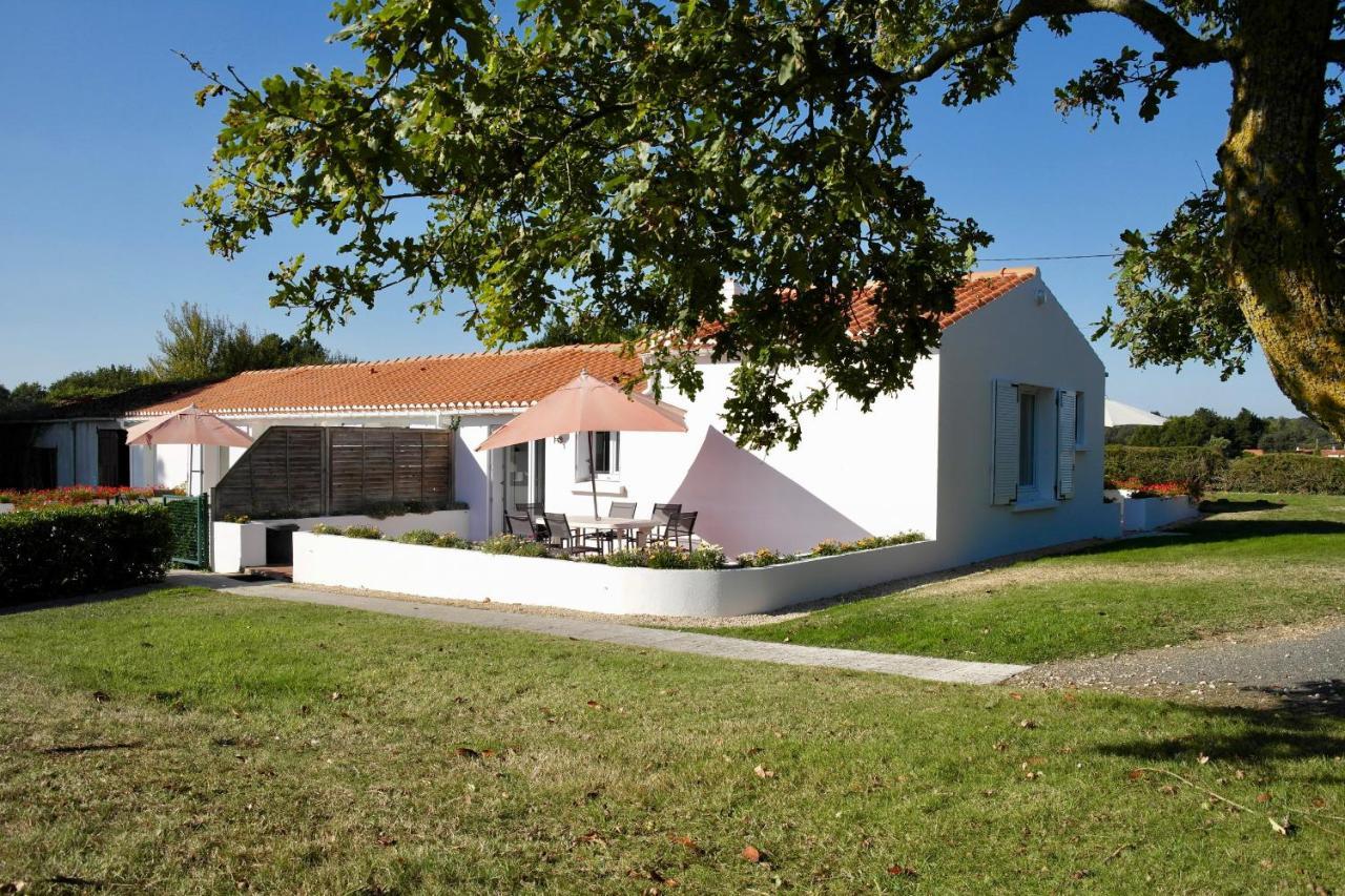 Maison Pour 4 A La Campagne Avec Piscine Commequiers Exterior photo